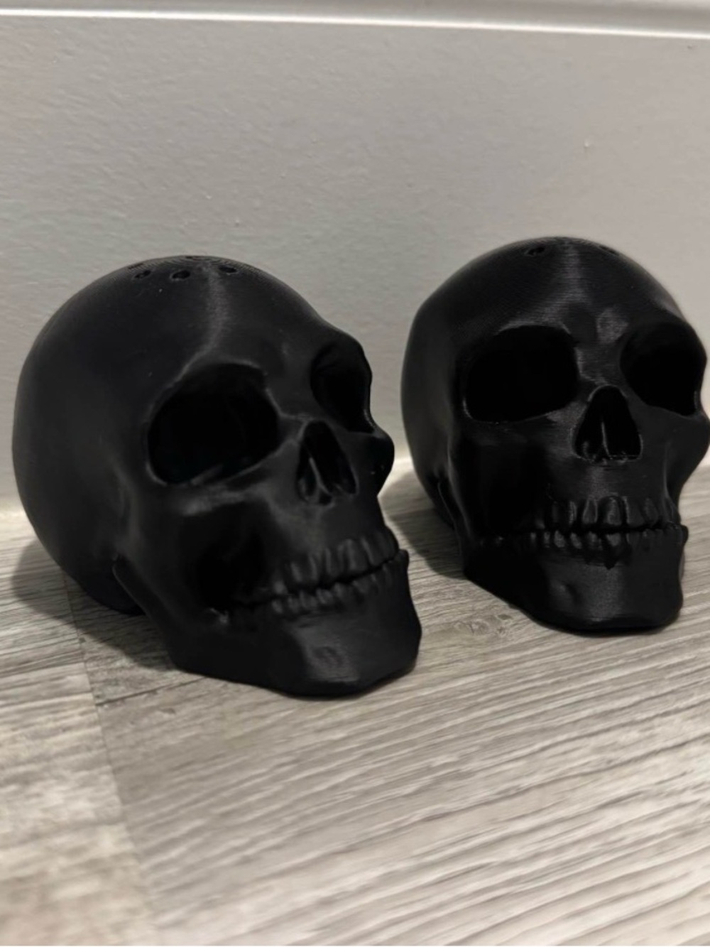 Black Skull Salt and Pepper Shaker Set - Decorative Home Accent